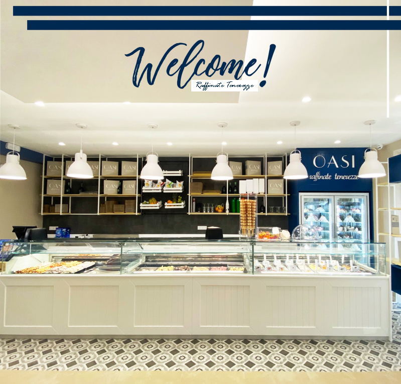 L'interno dell'Oasi Bar, tra bancone gelateria e pasticceria